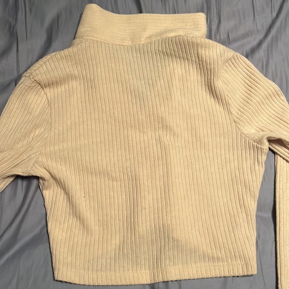 Crop button down long sleeve - Picture 3 of 3